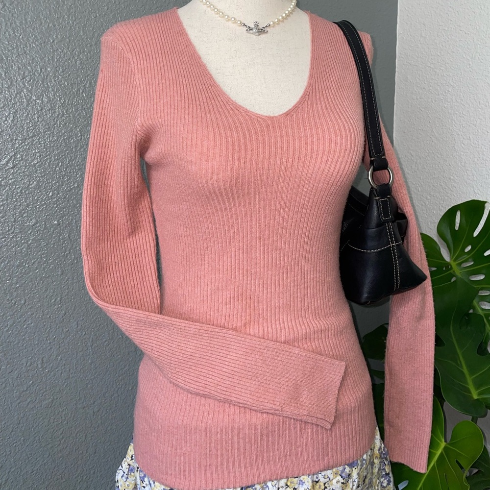 Active usa pink long sleeve v neck